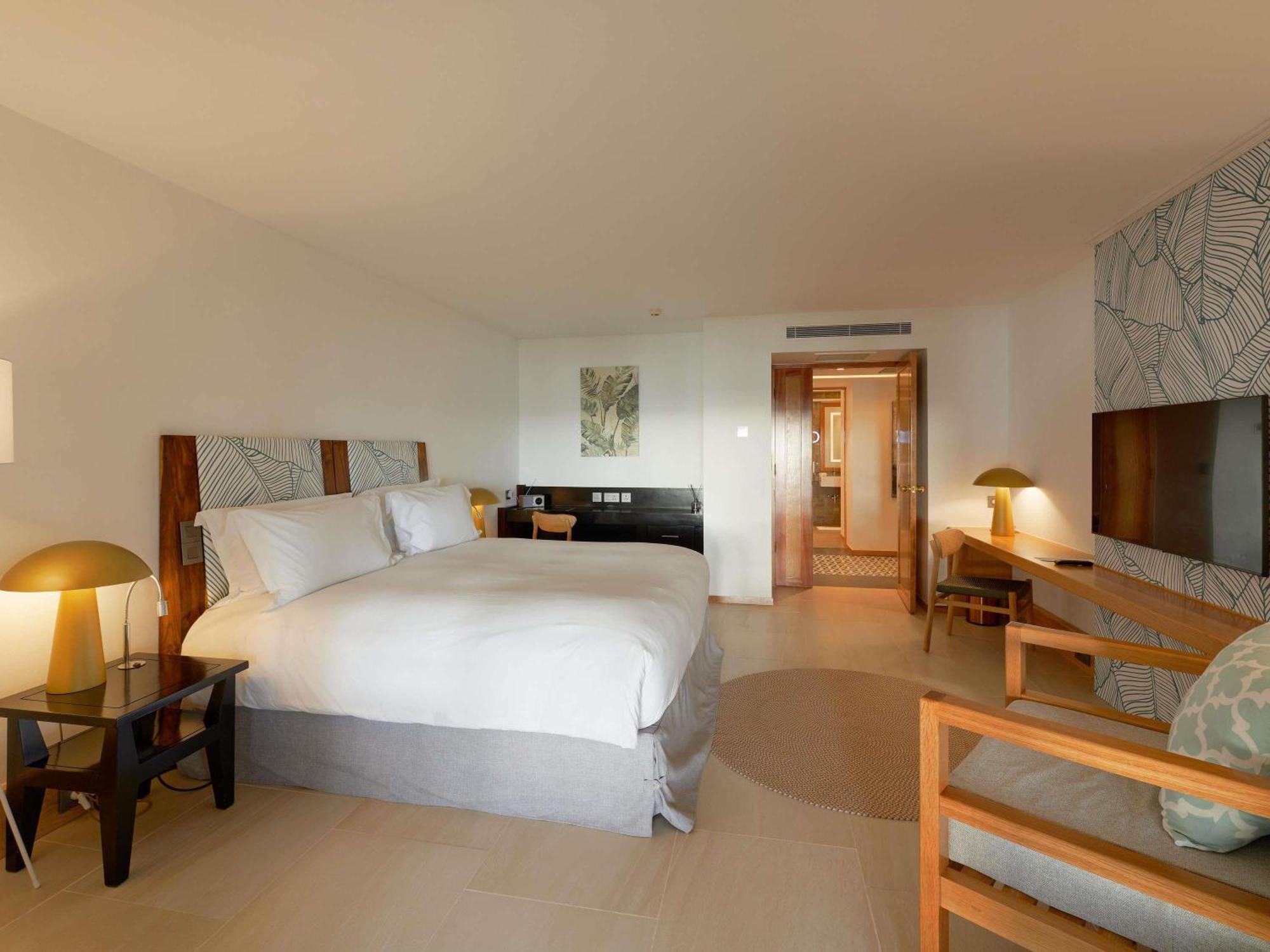IMPERIAL SUITE 1 King Size Bed ocean view direct beach access balcony,1717024707:JPEG